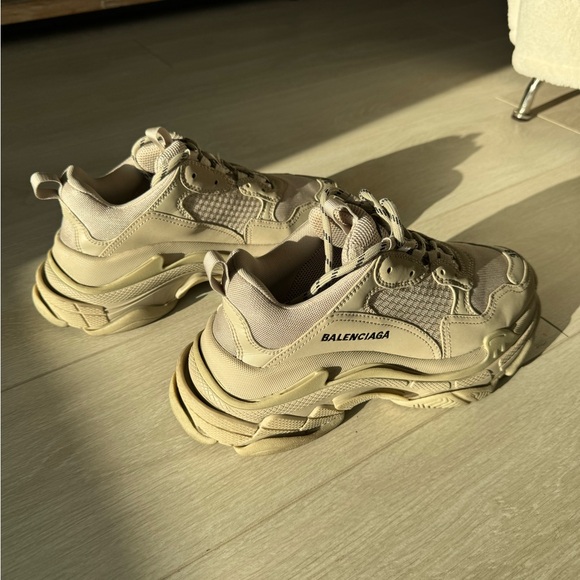 Balenciaga Triple S Sneaker - Picture 2 of 13